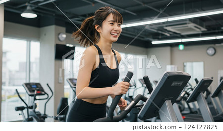 Young woman training in the gym 124127825
