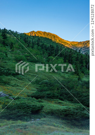 從黑部五郎小屋看黑部五郎日出、北阿爾卑斯山雙六山、三俁山蓮華岳攀登 從黑部五郎小屋看黑部五郎日出、北阿爾卑斯山雙六山、三俁山蓮華岳攀登 124128072