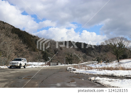 Snow piles up at Akiyoshidai Natural Zoo, Safariland, Yamaguchi Prefecture, cold wave Snow piles up at Akiyoshidai Natural Zoo, Safariland, Yamaguchi Prefecture, cold wave 124128155