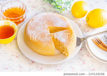 Lemon yogurt cake 124128288