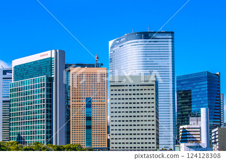 日本東京城市景觀，俯瞰汐留和辦公區 124128308