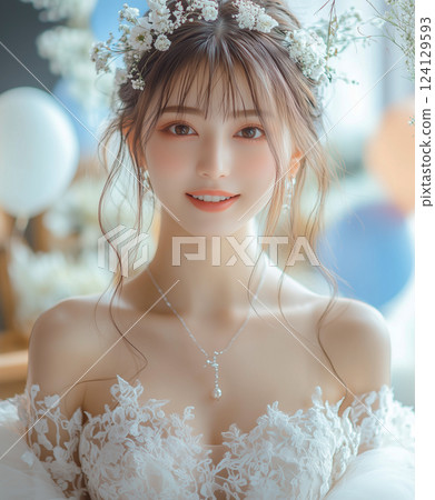 穿著婚紗的日本年輕女子,笑容可愛。婚禮,新娘,新娘形象 穿著婚紗的日本年輕女子,笑容可愛。婚禮,新娘,新娘形象 124129593