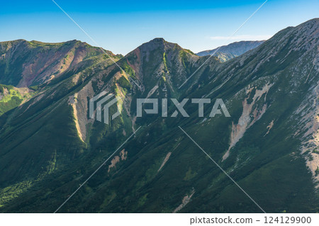從三又蓮華山頂俯瞰破毛山。 從三又蓮華山頂俯瞰破毛山。 124129900