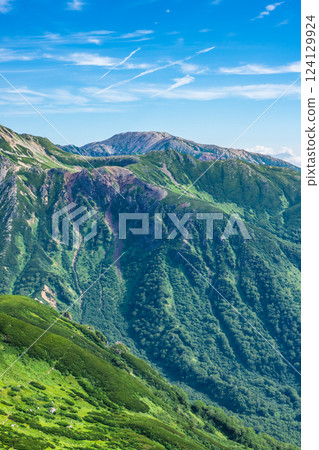 從圓盤山眺望野口五郎山。 124129924