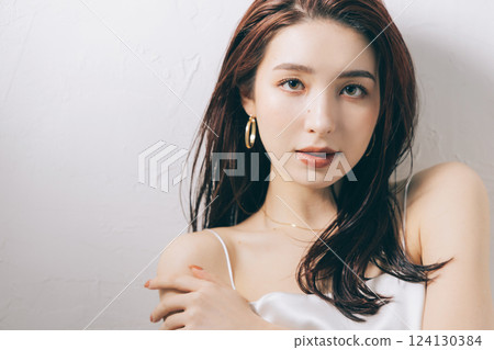 Cool beauty woman 124130384