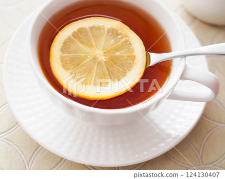 茶杯中的熱檸檬茶 茶杯中的熱檸檬茶 124130407