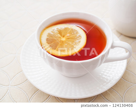 茶杯中的熱檸檬茶 124130408
