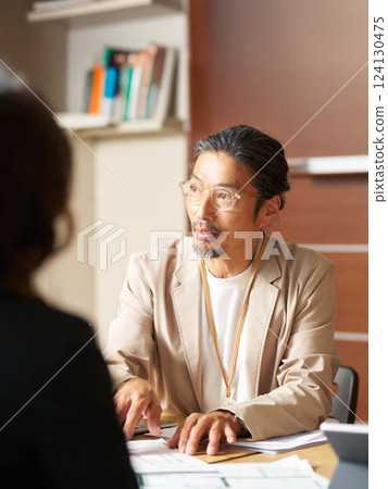 高級商人開會 124130475