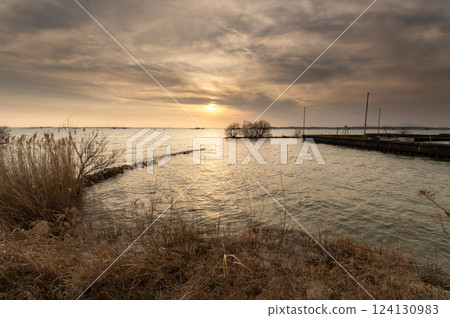 Lake Kasumigaura sunset scenery Lake Kasumigaura sunset scenery 124130983