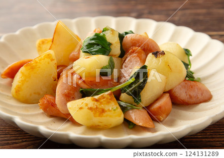 Stir-fried potatoes and sausages with basil Stir-fried potatoes and sausages with basil 124131289