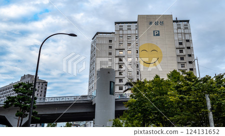 Seoullo 7017 Seoul Skygarden, elevated linear park built atop a former highway overpass in Seoul, South Korea 124131652