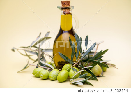 olive oil 124132354