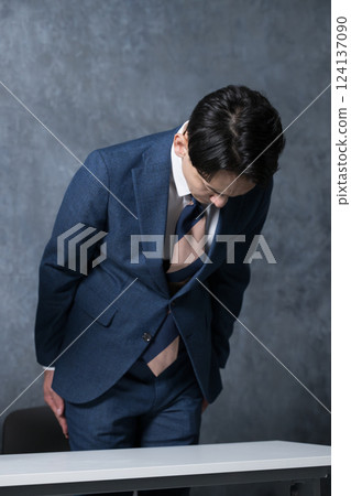 Business image of bowing at apology press conferences and shareholders' meetings, etc. Mid-level salaryman bowing, no face 124137090