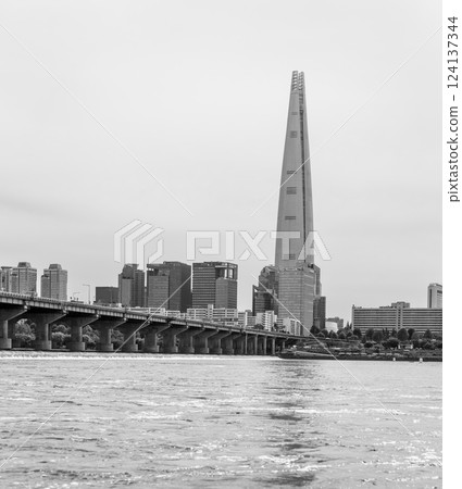 Han river Hangang and urban cityscape of Seoul, capital of South Korea Han river Hangang and urban cityscape of Seoul, capital of South Korea 124137344
