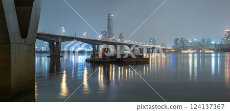 Panoramic night view of Han river Hangang and urban cityscape of Seoul, capital of South Korea 124137367