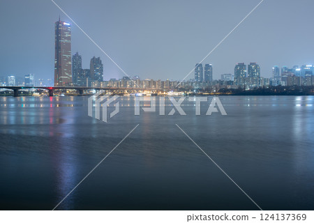 Panoramic night view of Han river Hangang and urban cityscape of Seoul, capital of South Korea 124137369