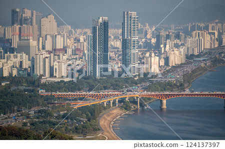 Han river Hangang and urban cityscape of Seoul, capital of South Korea 124137397