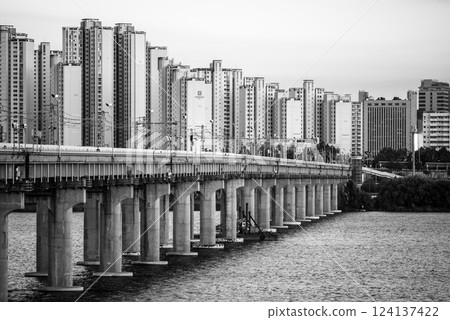 Han river Hangang and urban cityscape of Seoul, capital of South Korea Han river Hangang and urban cityscape of Seoul, capital of South Korea 124137422