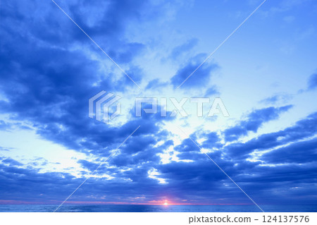 三月:陰天日出 三月:陰天日出 124137576