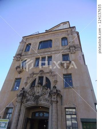 Retro Building Touka Saikan 124137635