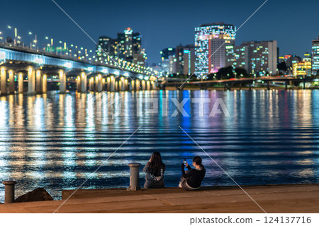 Night view of Han river Hangang and urban cityscape of Seoul, capital of South Korea 124137716