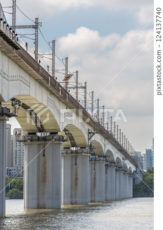 Han river Hangang and urban cityscape of Seoul, capital of South Korea Han river Hangang and urban cityscape of Seoul, capital of South Korea 124137740