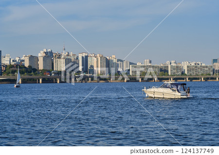 Han river Hangang and urban cityscape of Seoul, capital of South Korea 124137749