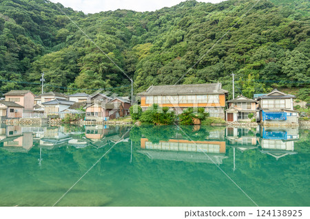 Amakusa City, Kumamoto Prefecture - A view from the sea of the townscape of Sakitsu Village in Amakusa, a UNESCO World Heritage Site 124138925