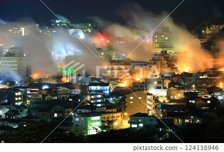 [Oita Prefecture] Kannawa Onsen night view of Yukemuri (Beppu Onsen) 124138946