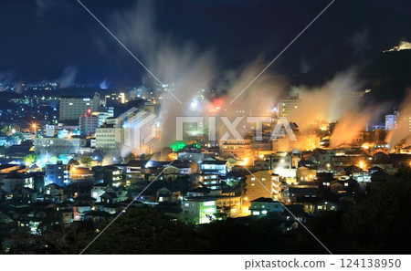 [Oita Prefecture] Kannawa Onsen night view of Yukemuri (Beppu Onsen) 124138950