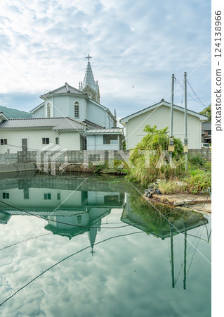 熊本縣天草市 - 清晨從海上眺望被列入聯合國教科文組織世界遺產名錄的天草崎津天主教堂 熊本縣天草市 - 清晨從海上眺望被列入聯合國教科文組織世界遺產名錄的天草崎津天主教堂 124138966
