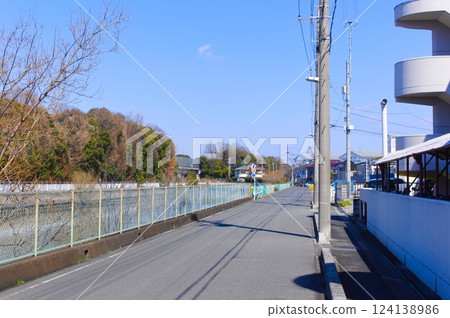 2025 年 3 月埼玉縣三鄉市大場川沿岸的風景 124138986