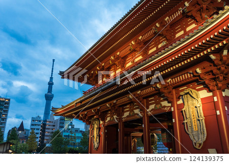 藍調天空下的淺草寺與晴空塔 藍調天空下的淺草寺與晴空塔 124139375