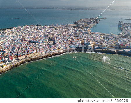 General aerial view of Cadiz 124139678