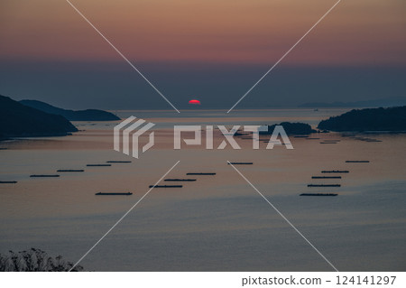 日本岡山縣備前市柏島美麗的冬日早晨風景 日本岡山縣備前市柏島美麗的冬日早晨風景 124141297