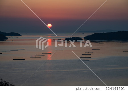 Beautiful winter morning scenery on Kashiwajima Island in Bizen City, Okayama Prefecture, Japan Beautiful winter morning scenery on Kashiwajima Island in Bizen City, Okayama Prefecture, Japan 124141301