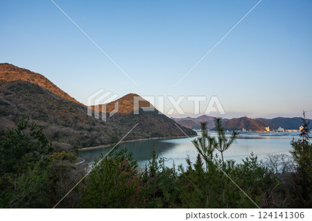 Beautiful winter morning scenery on Kashiwajima Island in Bizen City, Okayama Prefecture, Japan 124141306
