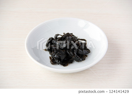 白盤子裡的辣椒 124141429