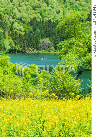 Lake Hokuryu (spring) 124141948