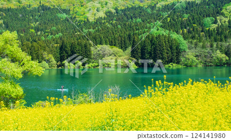 Lake Hokuryu (spring) 124141980