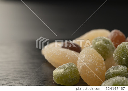 White kidney beans, green peas, kidney beans, and sweet red beans White kidney beans, green peas, kidney beans, and sweet red beans 124142467