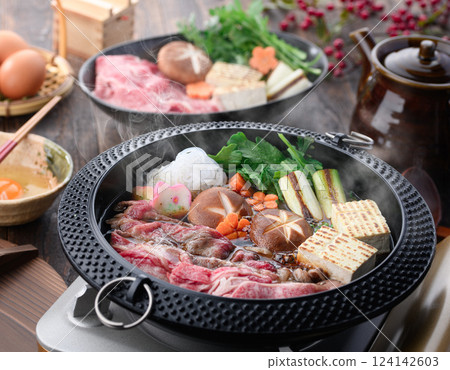 Sukiyaki (Japanese beef) 124142603
