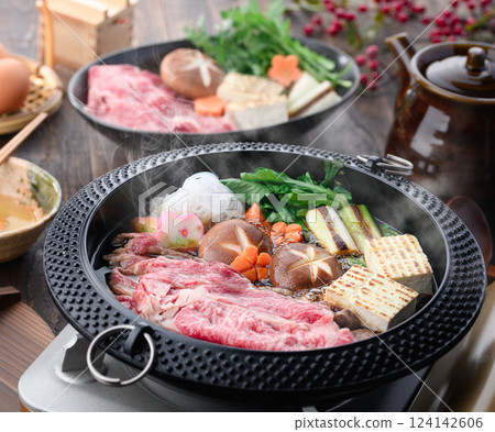 Sukiyaki (Japanese beef) 124142606
