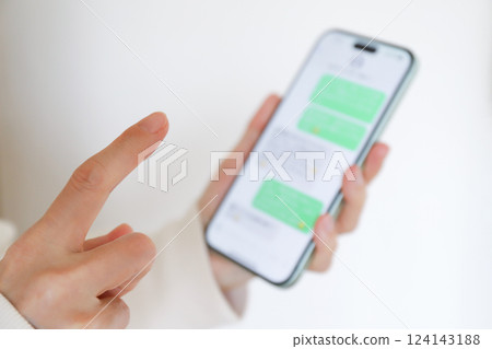 Hands for exchanging messages 124143188