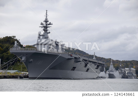 護航船在港口 護航船在港口 124143661