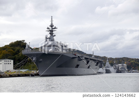 護航船在港口 護航船在港口 124143662