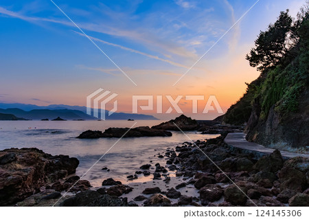 Early morning at Kujuhama Beach in Shimoda City, Shizuoka Prefecture Early morning at Kujuhama Beach in Shimoda City, Shizuoka Prefecture 124145306