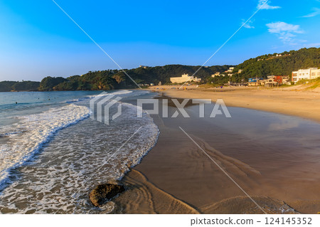 Shirahama Ohama Beach in the morning, Shimoda City, Shizuoka Prefecture 124145352