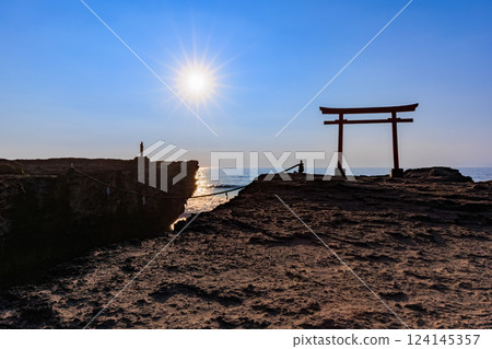 Shizuoka Prefecture, Shimoda City, Shirahama Ohama Beach and Daimyojin Rock in the morning, red torii gate 124145357