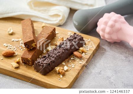 Protein Bars – The perfect protein snack for weight training and weight loss 124146337